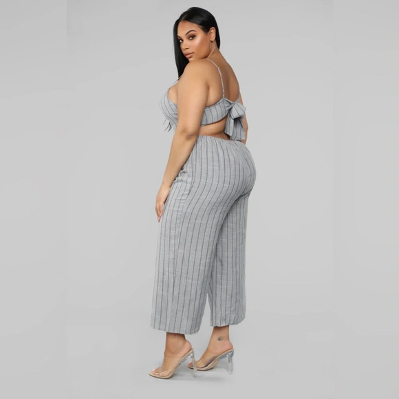 Fashion nova jumpsuit sz. M - Picture 5 of 5